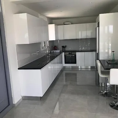 Panorama Modi, With Pool And Stunning Views